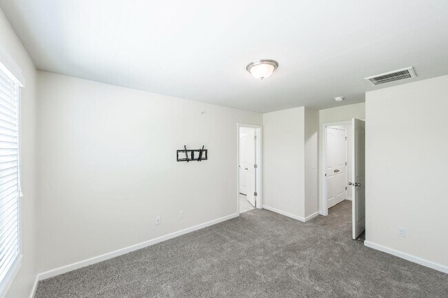 Building Photo - 342 Manor Row