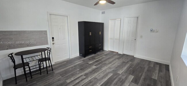 Building Photo - 8430 Harding Ave