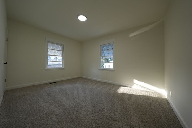 Building Photo - Newly renovated 2bedroom 1 bathroom for rent!