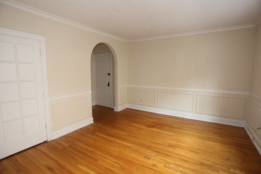 Building Photo - 543 W Surf St