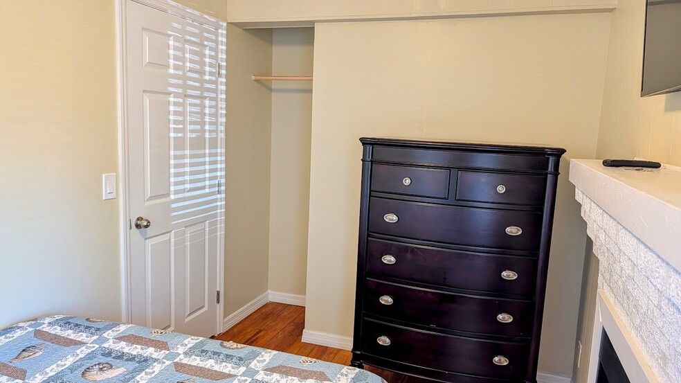 room 1 - 2255 1st Ave N