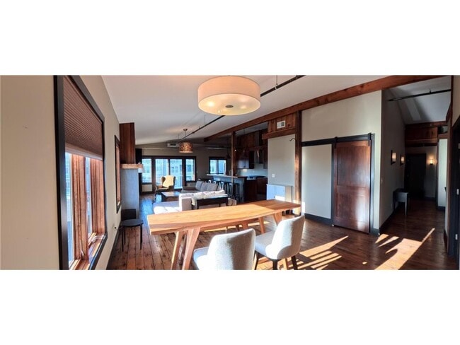 Building Photo - 312 3rd St