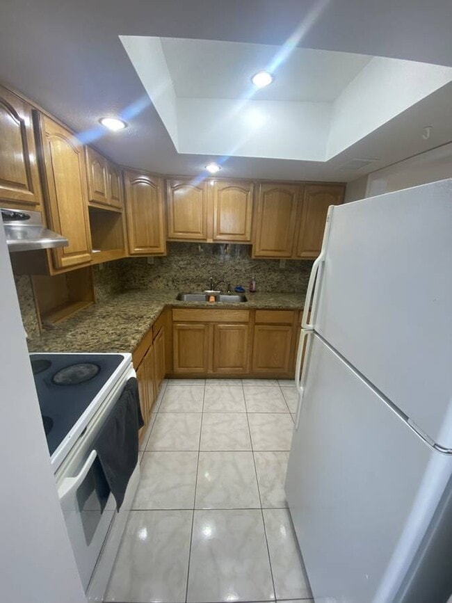 Building Photo - 4001 W Comanche Ave