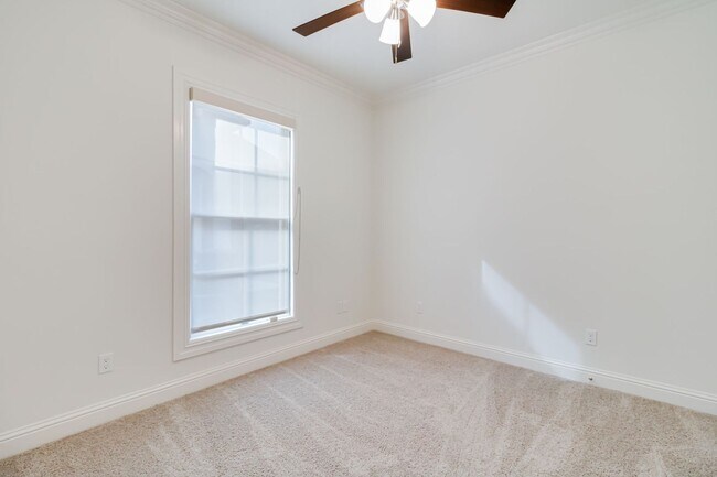 Building Photo - Beautifully Renovated 4-Bedroom Home in St...