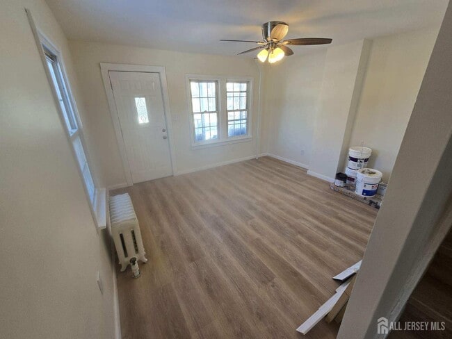 Building Photo - 633 Linden Ave