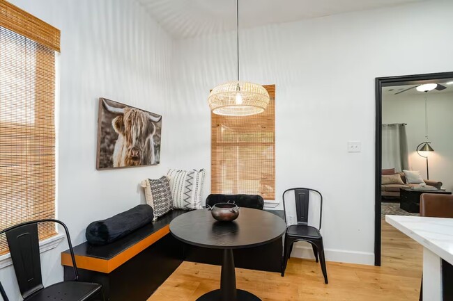 Building Photo - 502 Dark St