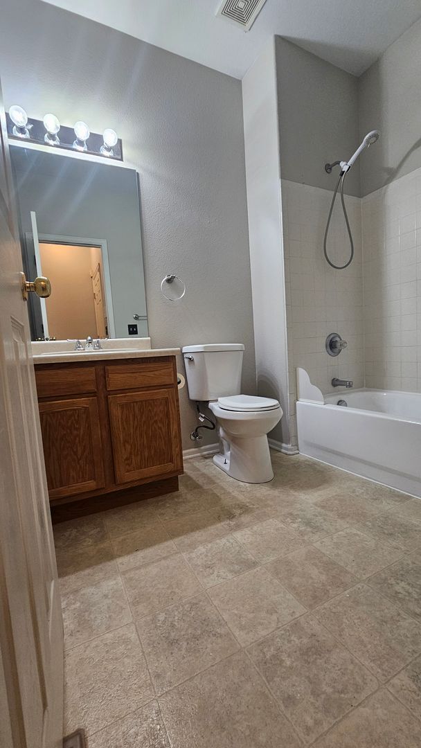 Building Photo - $2700 | 4BR/2.5BA | Pet Friendly House wit...
