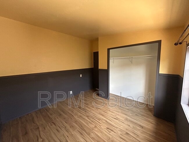 Building Photo - 554 Sanford Ave