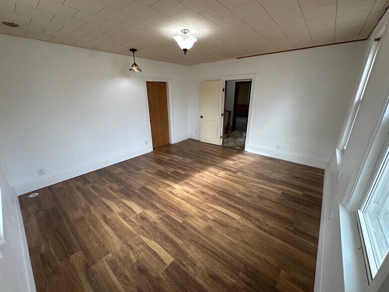 Building Photo - 915 Madison St