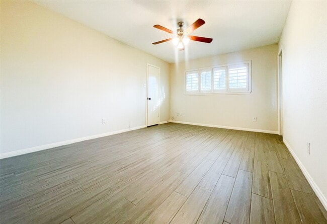 Building Photo - 13607 Fernhill Dr