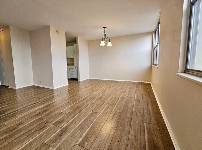 Building Photo - 4300 W Ford City Dr