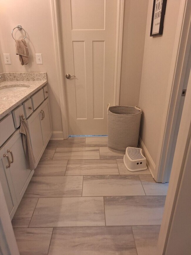 Building Photo - Beautify Brick 3 yr old Build in West Knoxville. No pets.