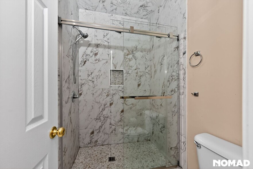 Building Photo - 1219 Loyola Dr