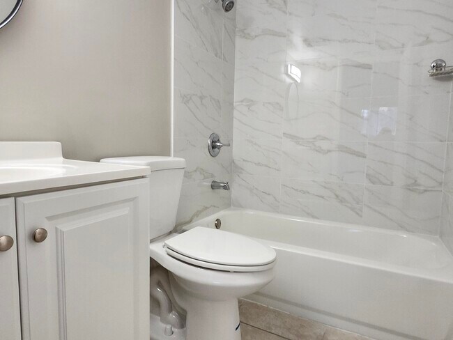 Building Photo - 545 Trace Cir