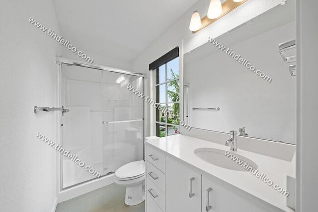 Building Photo - Modern Three-Story Townhouse in Hosford-Ab...