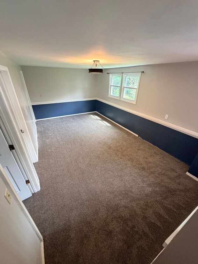 Building Photo - Spacious 4 Bedroom Split-Level Home in Clay, NY