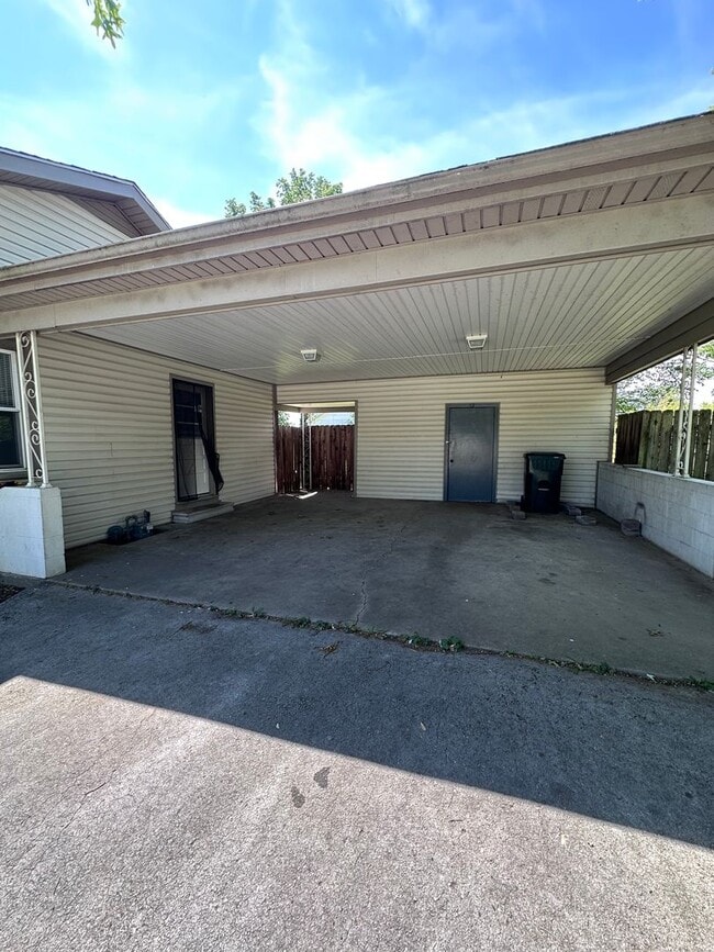 Building Photo - 313 Ginnie Ln