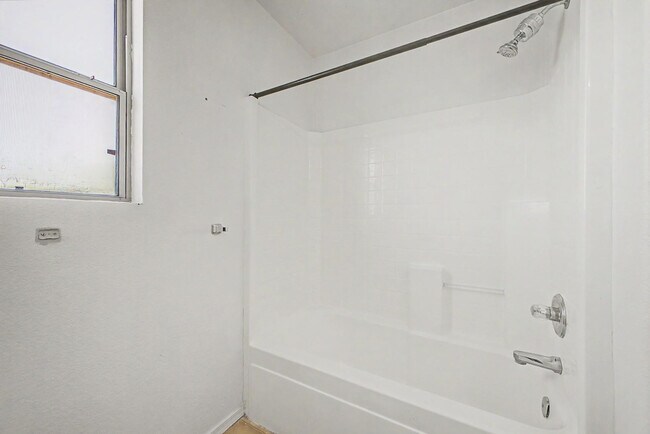 Building Photo - 559 W Viola St