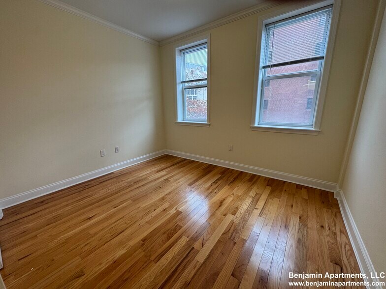 Building Photo - 5 Chauncy St