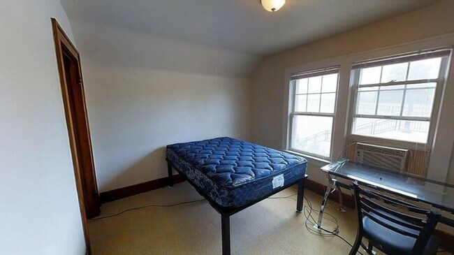 Building Photo - 1501 S State St