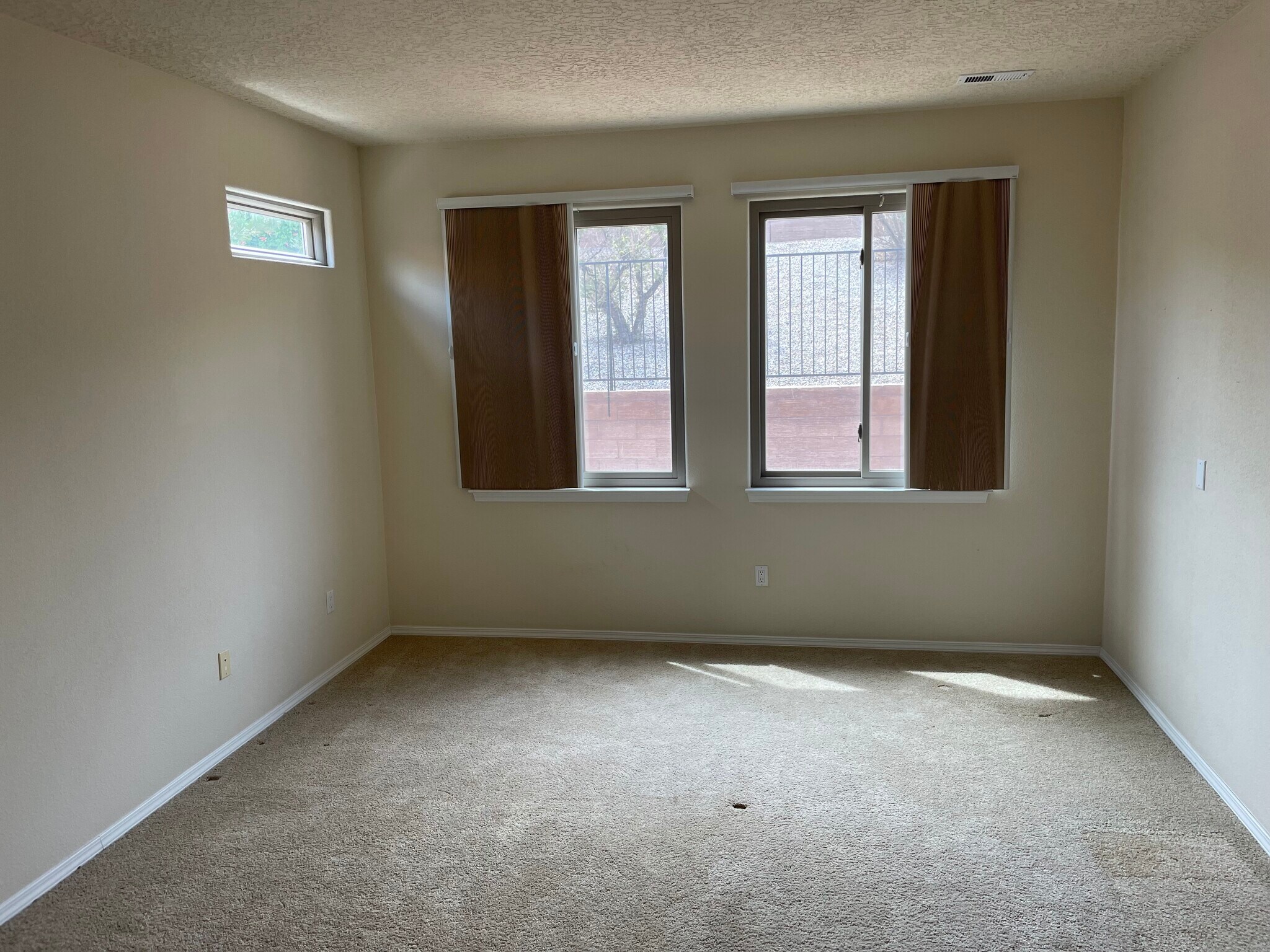 Building Photo - 931 Desert Willow Ct