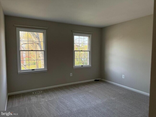 Building Photo - 8659 Bannerwood Dr