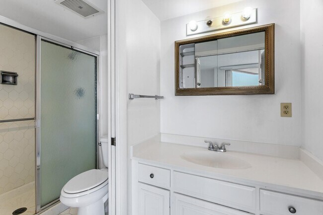 Building Photo - 2425 Presidential Way