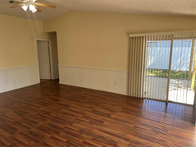 Building Photo - 5 Spring Loop Cir