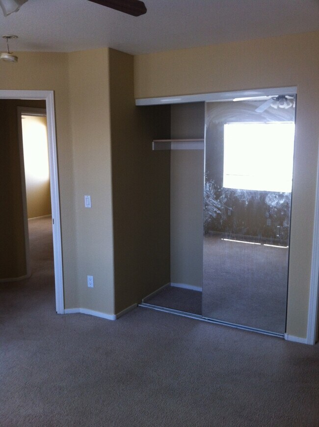 Building Photo - BEAUTIFUL 1,261 SQ FT, 2 STORY, 3BD, 2.5 BTH, 2 CAR GARAGE, LOCATED NEAR PARK, SHOPPING AND SCHOOLS.