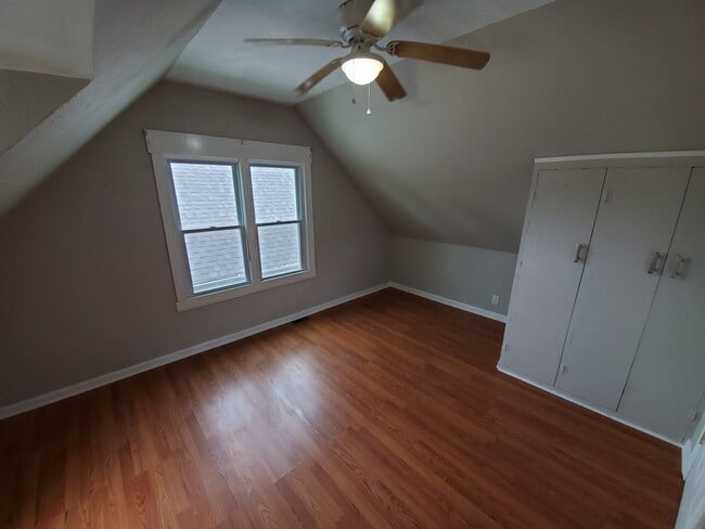 Building Photo - 4 Bedroom 1 Bath Home