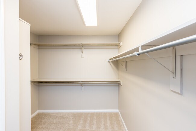 Building Photo - 5558 Parker Hill Ln