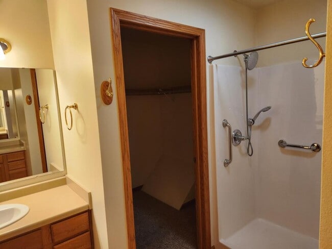 Building Photo - 336 Woodridge Pl