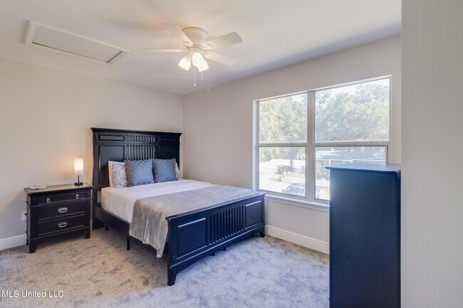 Building Photo - 229 Milray Ln