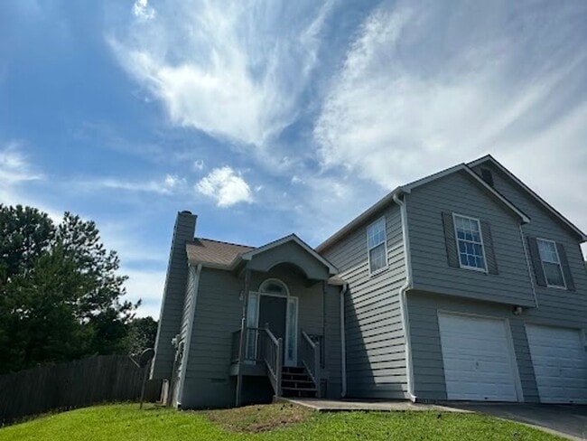 Building Photo - 7082 Oakwood Cir