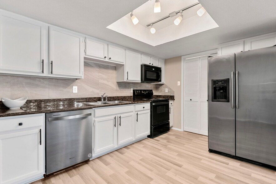 Building Photo - 14777 Wunderlich Dr