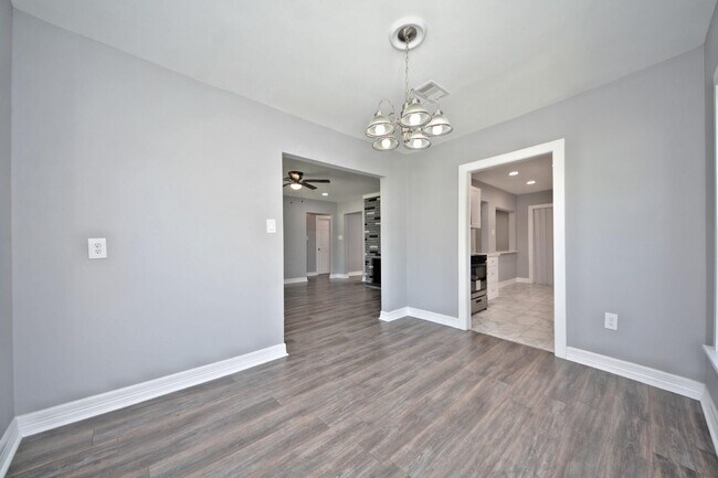 Building Photo - 3834 Rosedale St