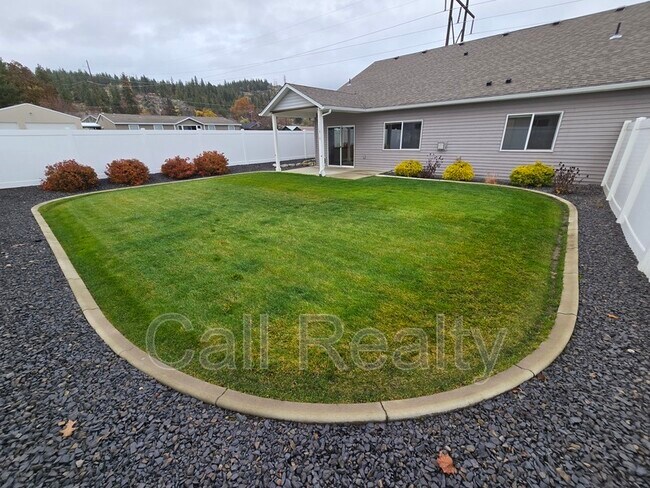 Building Photo - 4414 E Fairview Ave