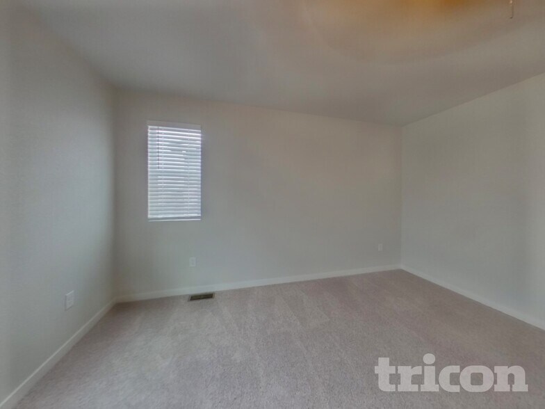 Building Photo - 2214 Flower Blossom Ave