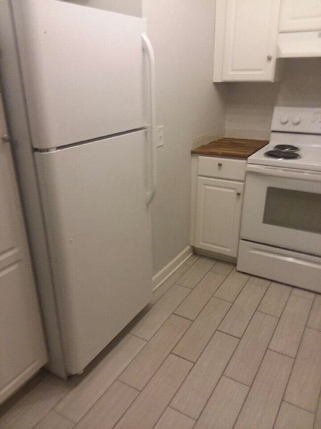 Building Photo - 246 White Bridge Rd