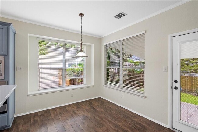 Building Photo - 2225 Speidel Dr