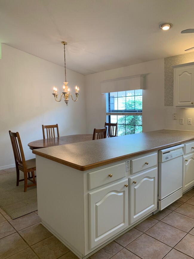 Kitchen/Dining area - 2224 NE 39th Ave