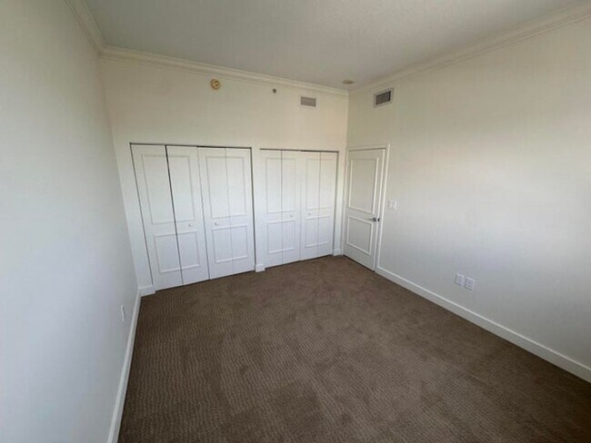 Building Photo - 1551 N Flagler Dr