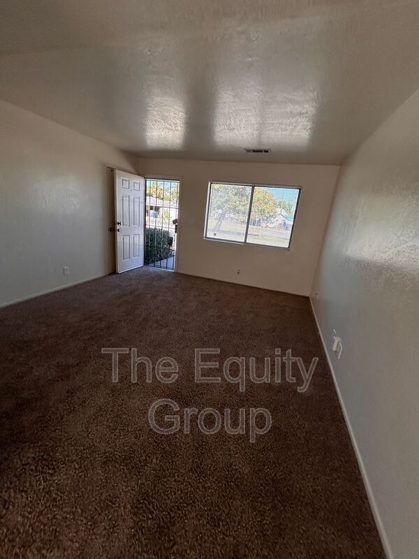 Building Photo - 10736 Railroad Ave
