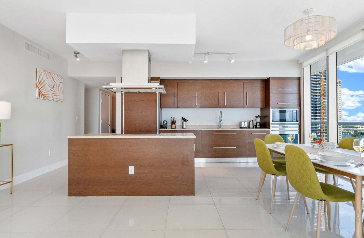 Building Photo - 485 Brickell Ave