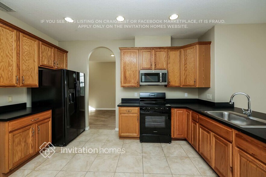 Building Photo - 11504 Village Brook Dr