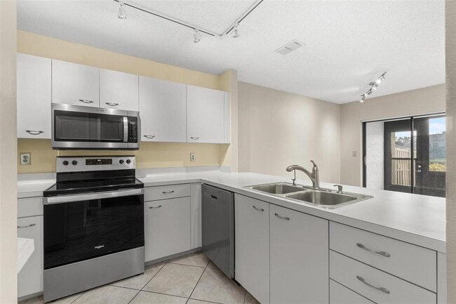 Building Photo - 846 Glades Ct