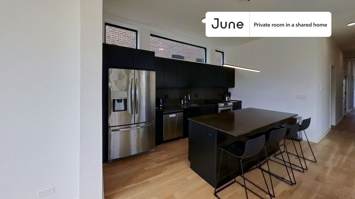 Building Photo - Private bedroom in 4 bed/3 bath Home