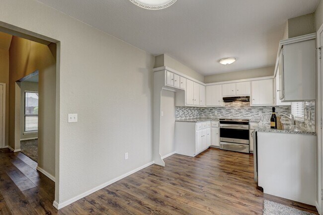 Building Photo - 816 N Briarcliff Dr