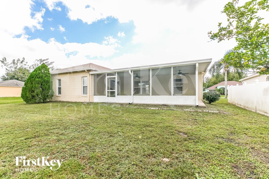 Building Photo - 927 Cannes Dr