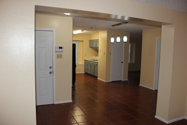 Building Photo - 1801 Denmark Ln